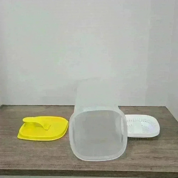 Nwt Tupperware Orange Juice Container 8995D with pulp  strainer - Picture 3 of 4